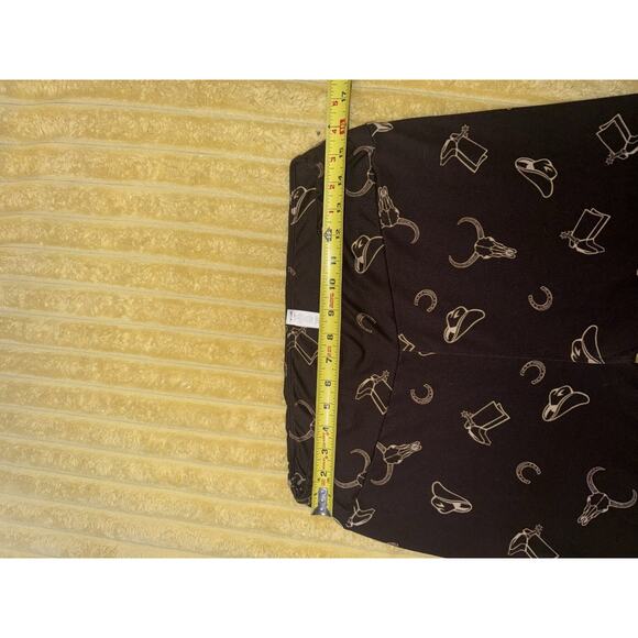 Women’s Brown Western Boots Cattle Horseshoe, Cowboy Hat LuluRoe Leggings Tc - Picture 8 of 10